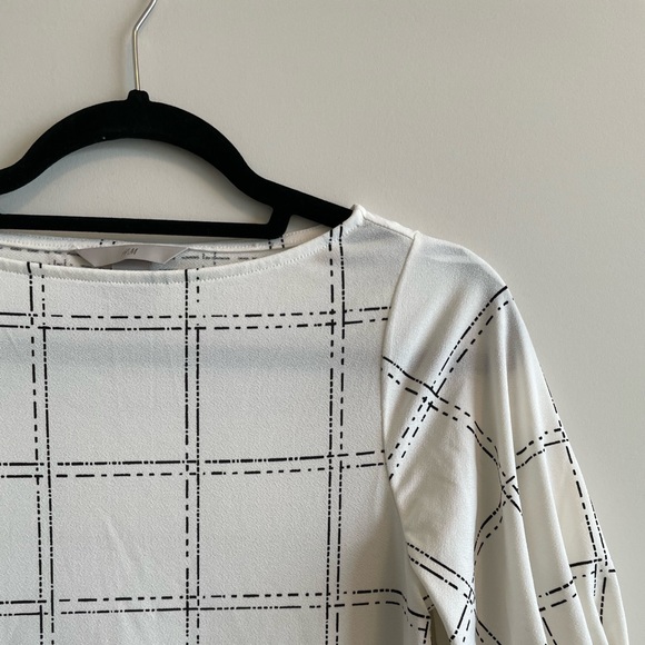 H&M Checkered White & Black Blouse Size XS - Picture 3 of 4